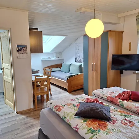 Gaestehaus Schachnerhoehe B&B 슈타이어